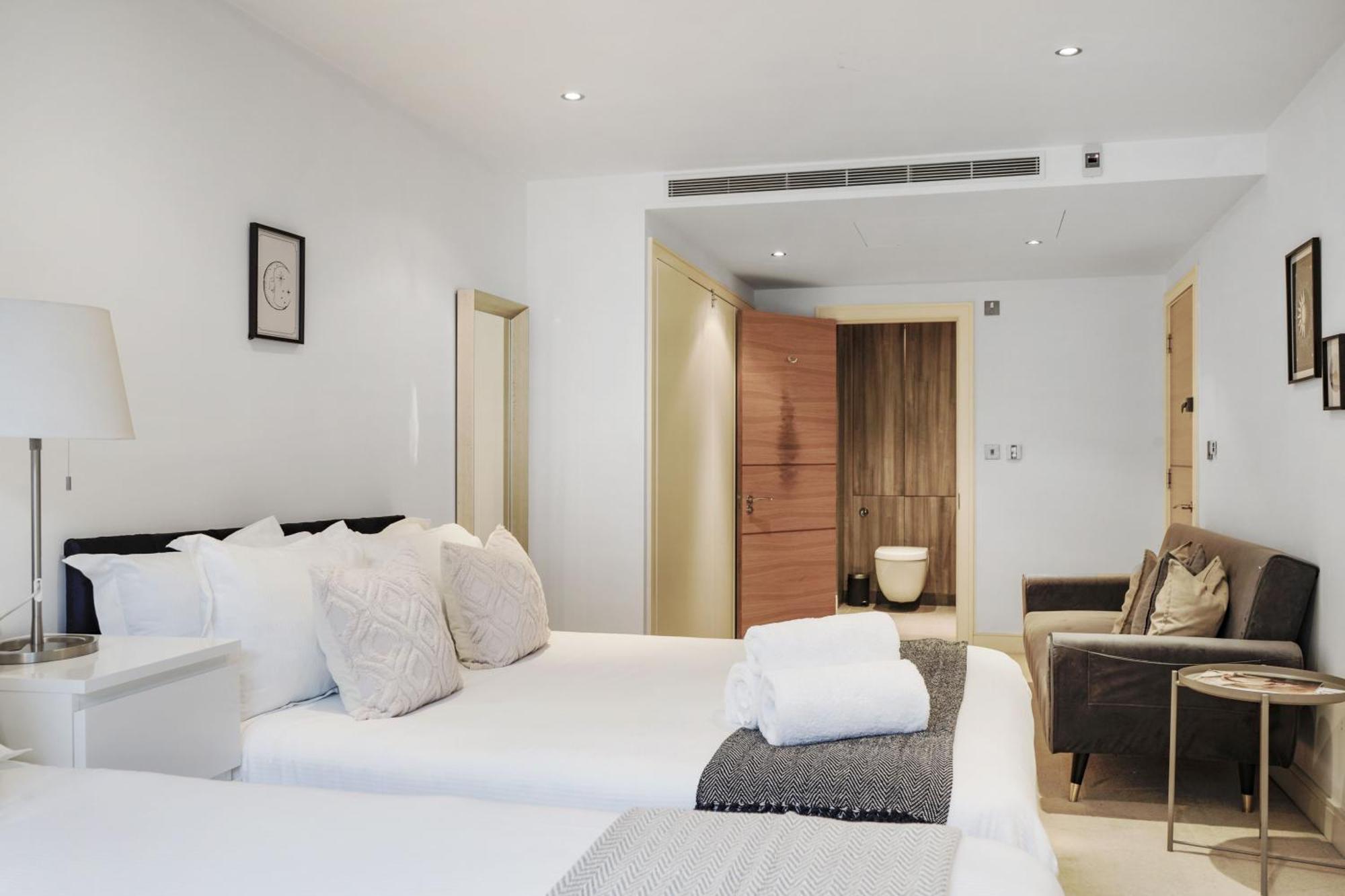 Livestay Luxury 2br, 2ba With Balcony In Chelsea * Londra
