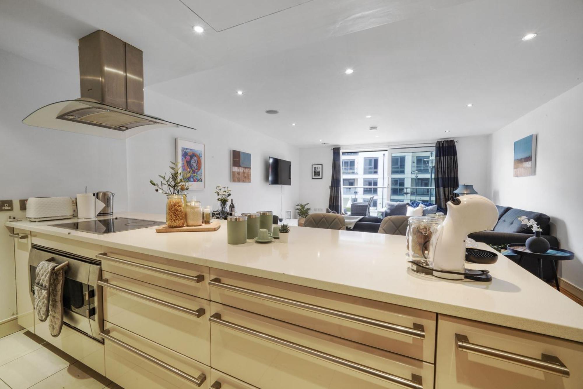 Livestay Luxury 2br, 2ba With Balcony In Chelsea *