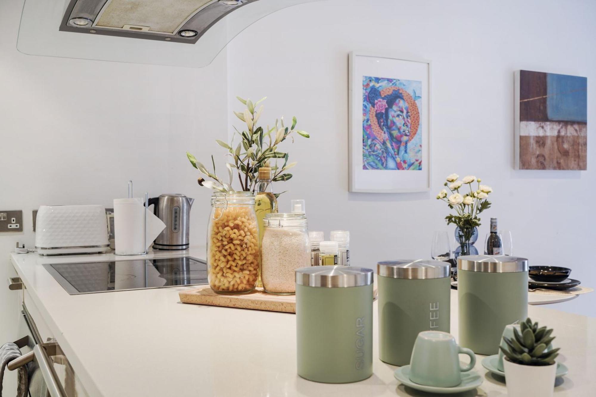 Livestay Luxury 2br, 2ba With Balcony In Chelsea * Londra