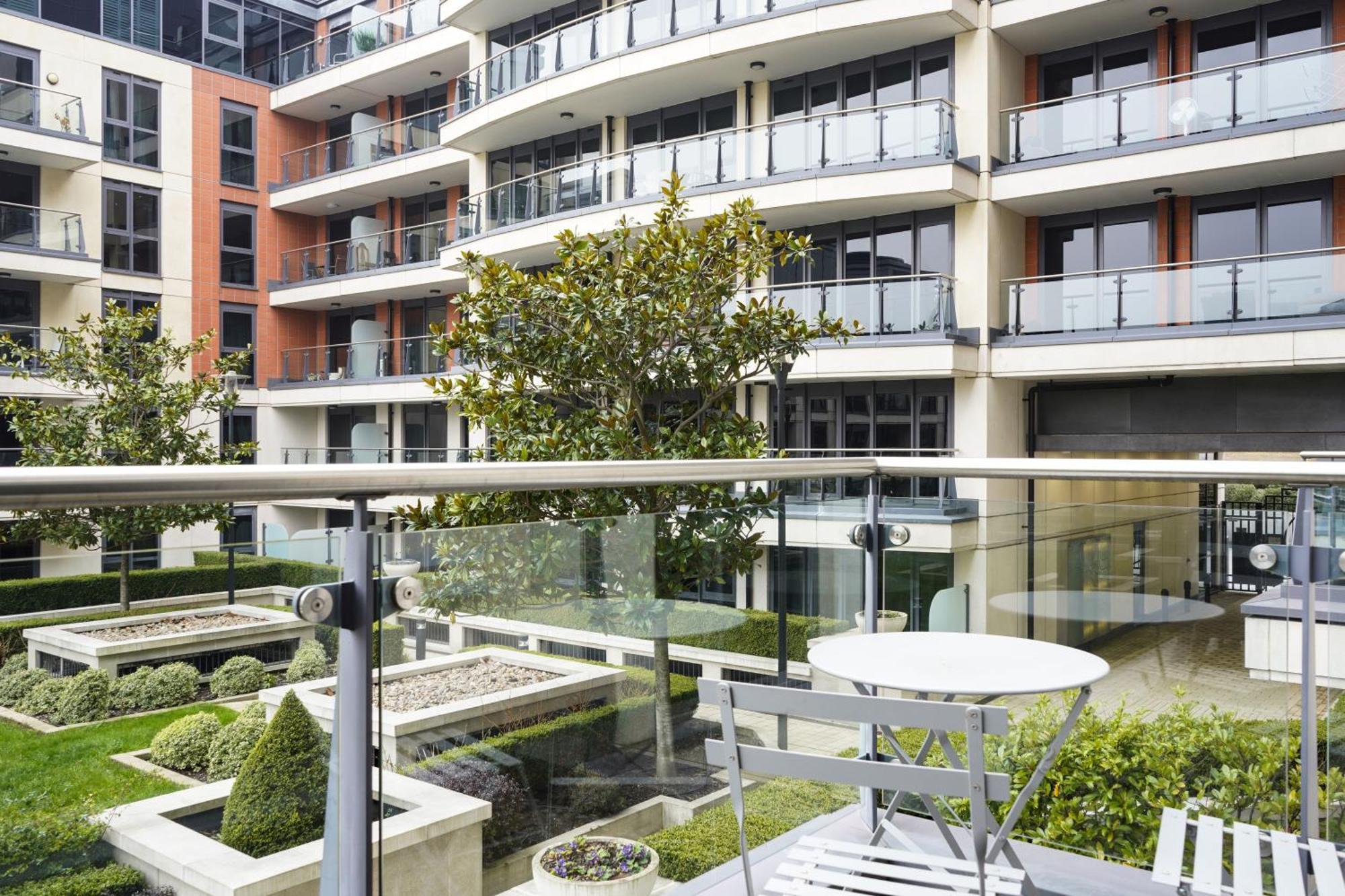 Livestay Luxury 2br, 2ba With Balcony In Chelsea Londra