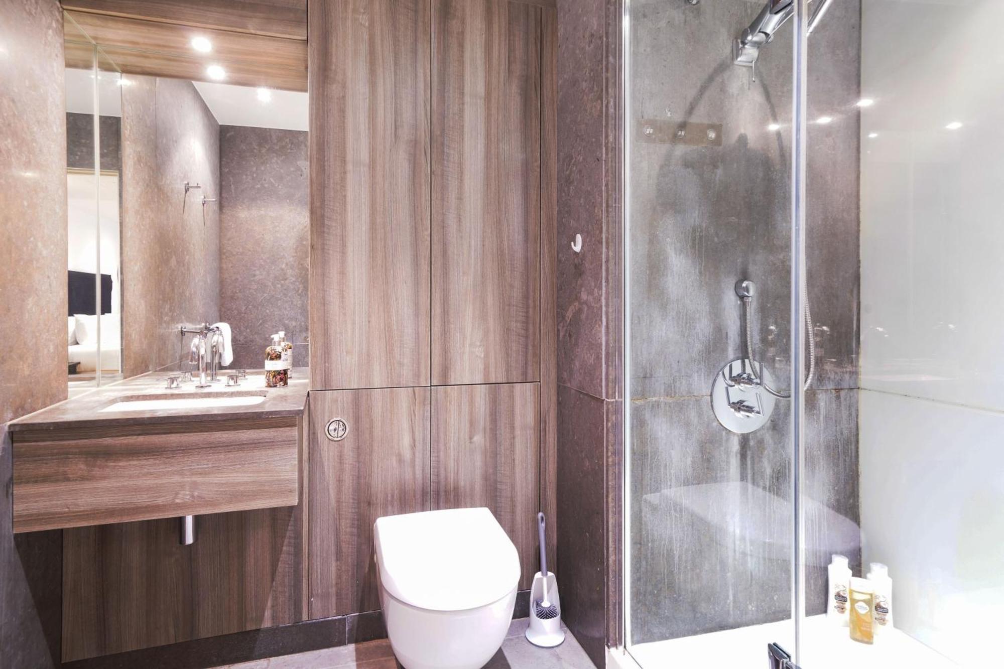 Livestay Luxury 2br, 2ba With Balcony In Chelsea