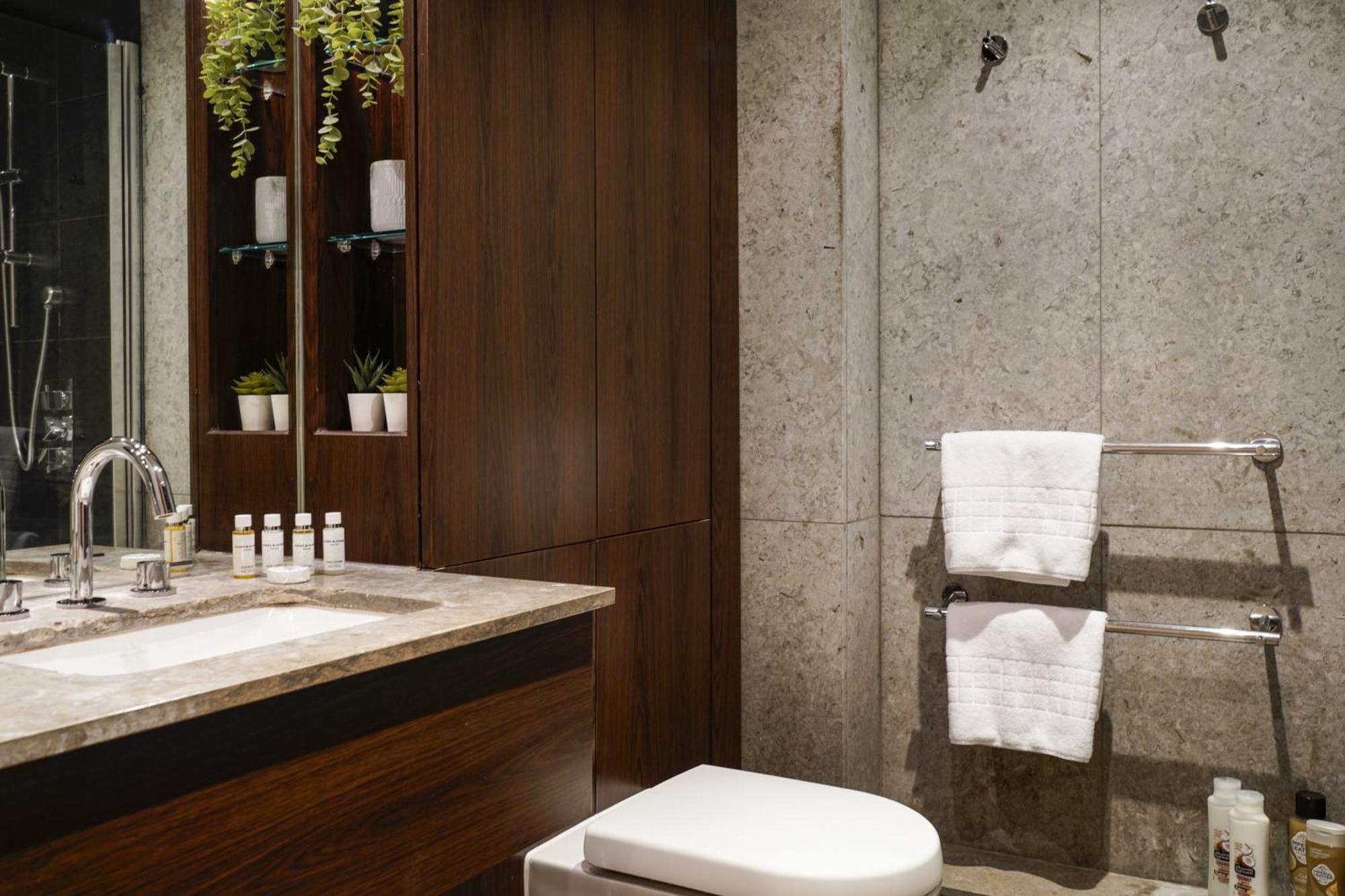 Livestay Luxury 2br, 2ba With Balcony In Chelsea * Londra