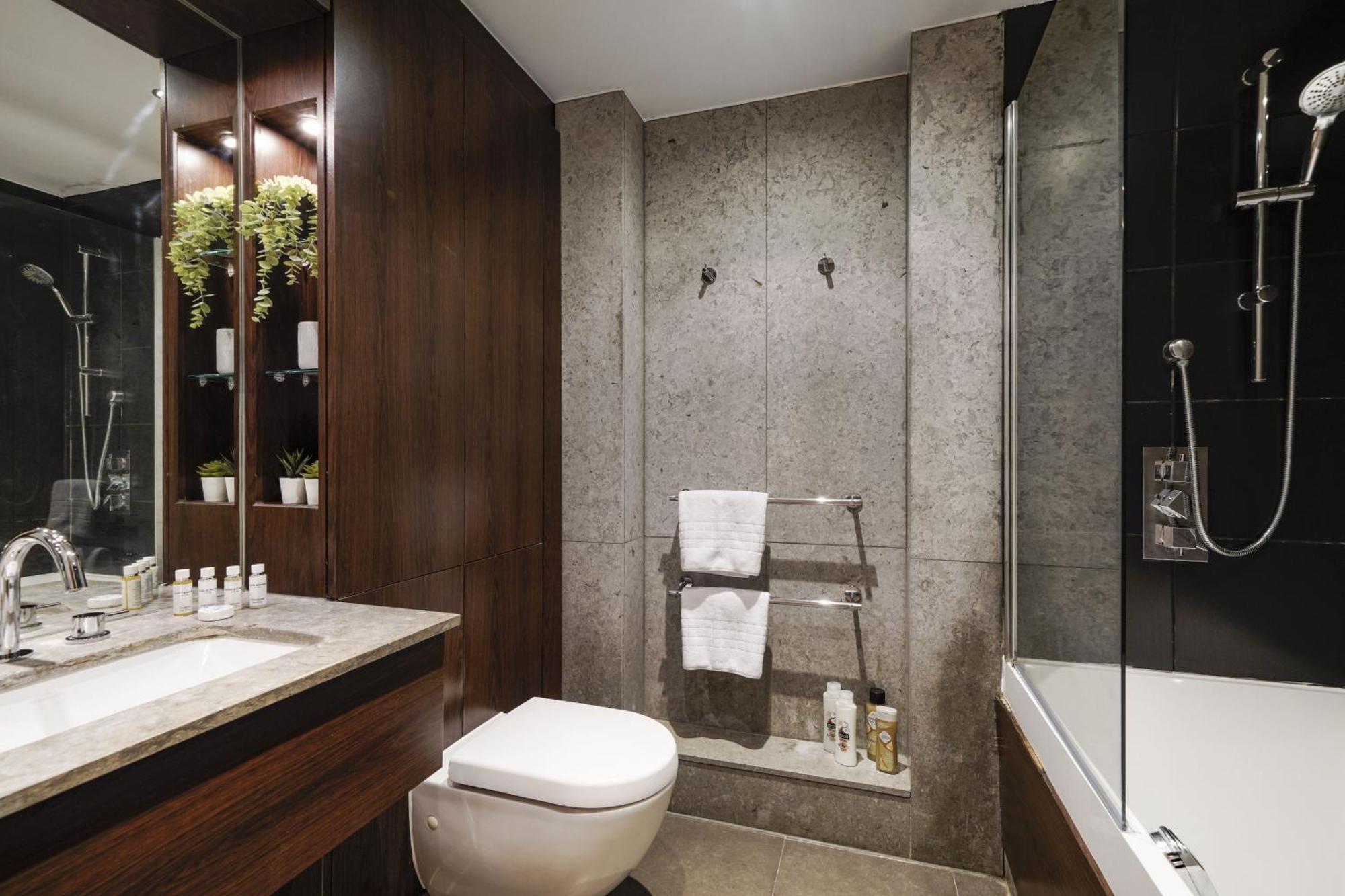 Livestay Luxury 2br, 2ba With Balcony In Chelsea * Londra