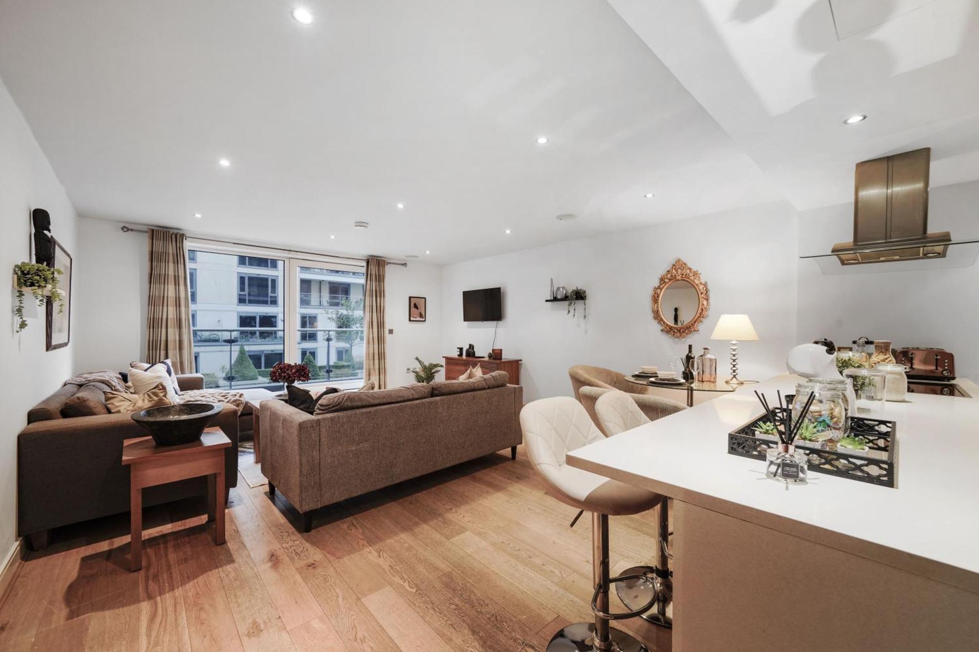 Livestay Luxury 2br, 2ba With Balcony In Chelsea * Londra