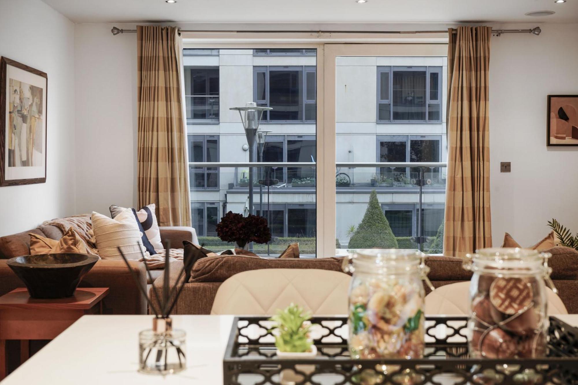 Livestay Luxury 2br, 2ba With Balcony In Chelsea * Londra