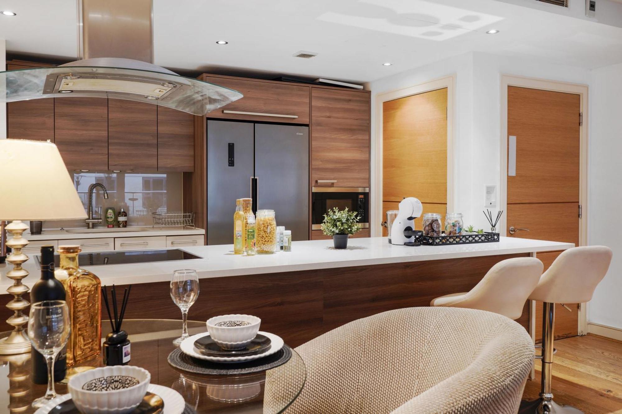 Livestay Luxury 2br, 2ba With Balcony In Chelsea *
